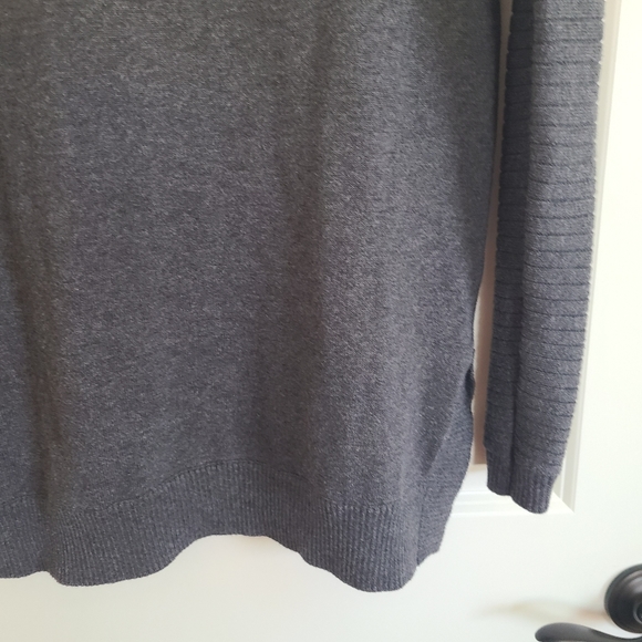 Michael Kors Gray Long Sleeve Sweater Size Small - Picture 8 of 10